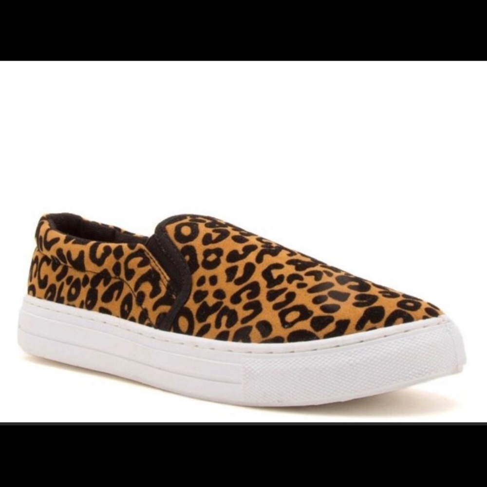 Women’s leopard slip on shoes NWOT
